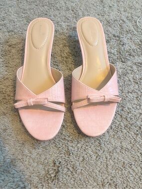 Bandolino Light Pink Kitten Heels
